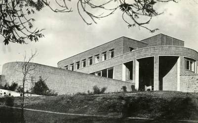 The Contemporary Idiom Brick House at Hampstead, London, 1941