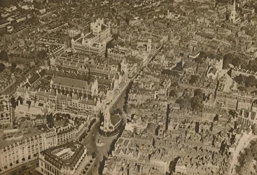 The Lair of the Law as Few Londoners Ever See It: The Temple and the Courts of Justice
