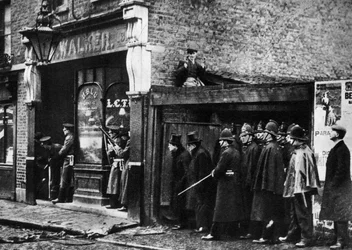 The Sidney Street siege, Whitechapel, London