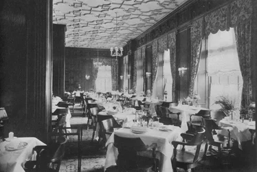 The Tudor Dining Room, Melbourne Hotel, St Louis, Missouri, 1924