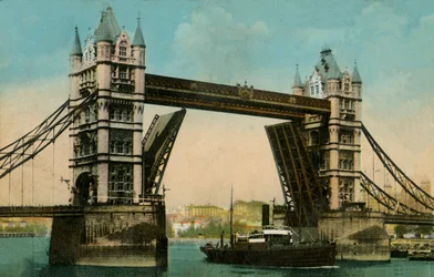 Tower Bridge, London, 1915