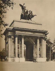 Triumphal Arch Moved from Hyde Park to Constitution Hill, c. 1935