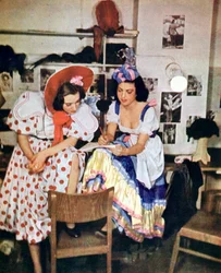 Two women from the light opera Like One Time in May, by Walter Kollo, Berlin, 1943