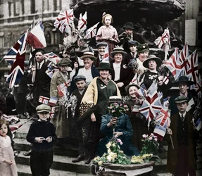 Victory celebrations underneath Eros, Piccadilly, London, 1918