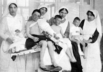 Wounded children from Ypres with nurses at La Panne, Belgium, First World War