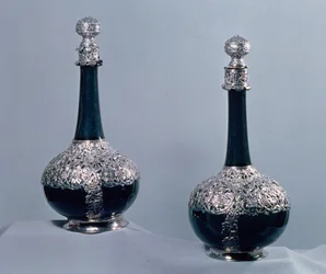 Pair of wine bottles mounted in silver, 1689