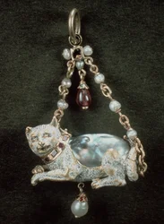 Renaissance cat pendant with natural baroque pearl