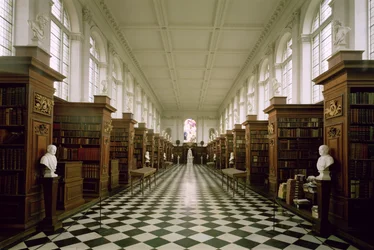 Wren Library, Interior view, 1676-84, built by Sir Christopher Wren, Trinity College, Cambridge, UK