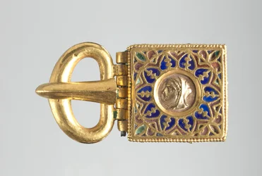 Buckle with Embossed Head in Profile