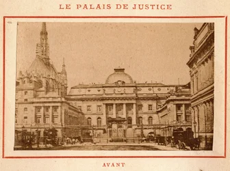 Commune of Paris (1871): view of the Palais de Justice in Paris before its fire in May 1871