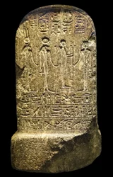 Fragmentary stelephore statue of Paser on knees, New Empire