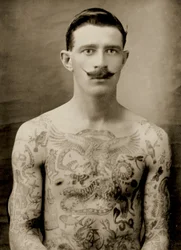 Tattooed British sailor during the Great War of 1914-18 (front view) (b/w photo)