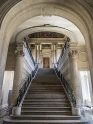 The staircase, architect Charles Lelong and Edouard Dubois, between 1840 and 1846. On the ceiling, France attaching its archives to the dawn of time, painting by Felix Jobbe Duval, between 1877 and 1881. Hotel de Soubise