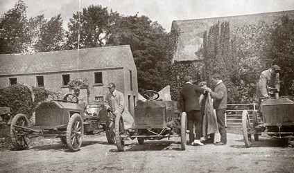 Three Gordon Bennett Napier motor cars