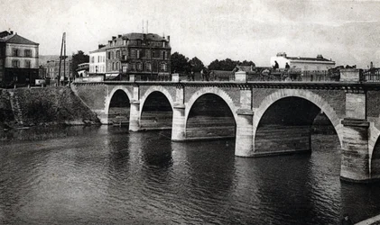 View of the bridge of the Marne in Epernay, Marne - postcard 1910