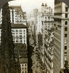 Trinity Church and Broadway, New York, USA