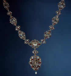 Necklace of the Emperor of the Holy Empire, King of Bohemia and King of Hungary Rodolph II in enamel, gold and fine stone with pendant depicting scenes of the Passion. 16th century. Paris, Louvre Museum