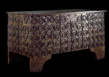 Chest in Wrought Iron and Wood