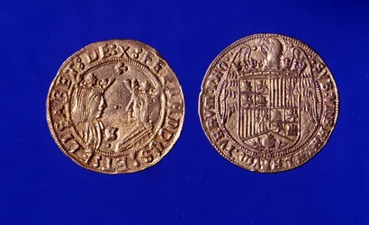 Front and back of an Excelente d