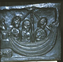 Ship in the 12th century. Detail of the Winchester Cathedral. First known representation of a modern stern rudder. One or two oars were previously used on the sides of the stern.