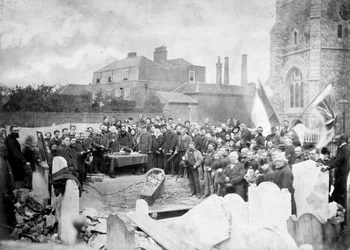 Exhumation of the body of Ugo Foscolo in the cemetery of Chiswick in 1871 - photo atelier Fratelli Caldesi