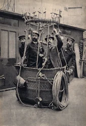 Photographic staging with a hot air balloon. Photography, late 19th century, Paris. Coll. Selva