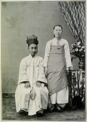 Portrait of a Korean civil servant and his wife at the end of the 19th century