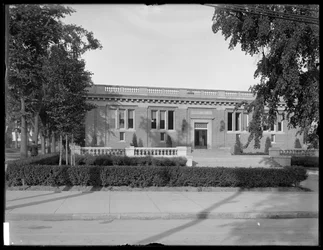 Elmhurst branch of the Queens Borough Public Library; A Carnegie library