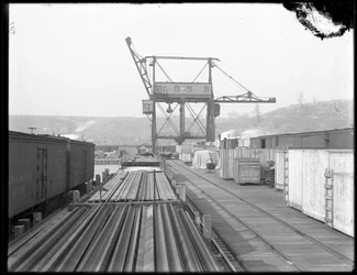 Travelling direct loader at the West Shore Rail Road, Weehawken, New Jersey