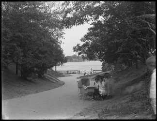 View of lane leading to water, 86th Street Park lane to the East River, New York City, July 31, 1914