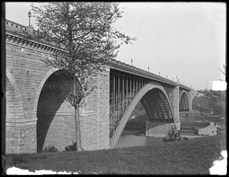 Washington Bridge, Harlem River, c.1912