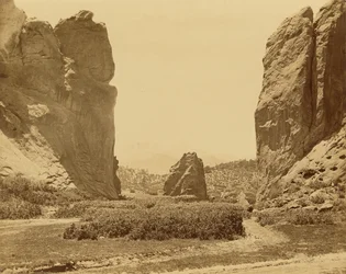 Gateway Garden of the Gods and Pikes Peak