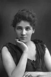 Elizabeth Robins 1862-1952, American actress, playwright, novelist, and suffragette, 1893