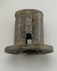 Chariot fitting: axle cap