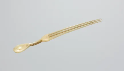 Snuff Spoon/Comb, Late 1800s (bone)